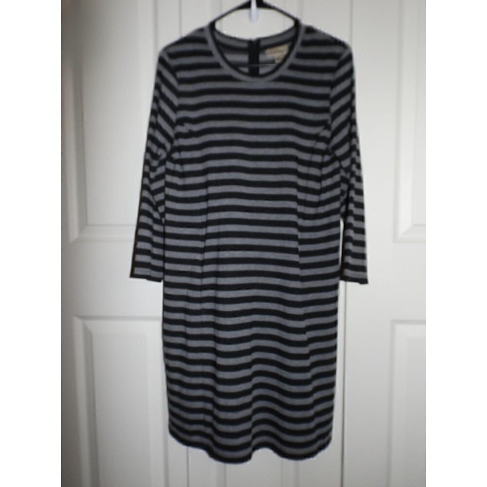 Kenar M gray black striped long sleeve back zipper kangaroo pockets office work